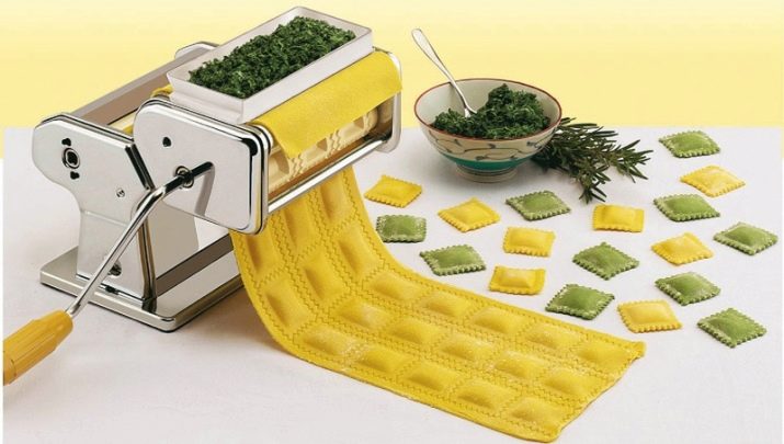 Механічні пельменницы: прес-форми для ліплення пельменів будинки та інші автоматичні домашні моделі