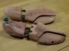 Механічний растяжитель для взуття: колодки і верстати для розтяжки взуття, дерев’яні розпірки та інші пристосування для збільшення розміру взуття