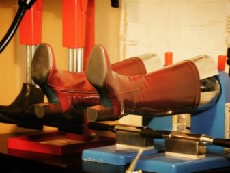 Механічний растяжитель для взуття: колодки і верстати для розтяжки взуття, дерев’яні розпірки та інші пристосування для збільшення розміру взуття