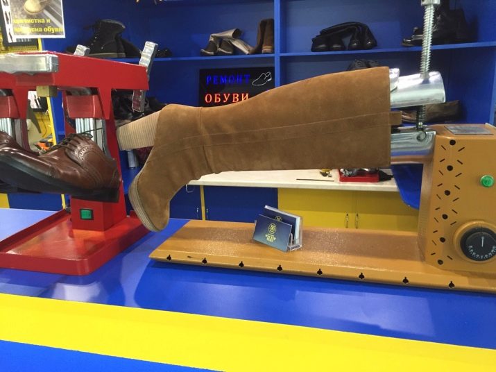 Механічний растяжитель для взуття: колодки і верстати для розтяжки взуття, дерев’яні розпірки та інші пристосування для збільшення розміру взуття