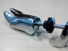 Механічний растяжитель для взуття: колодки і верстати для розтяжки взуття, дерев’яні розпірки та інші пристосування для збільшення розміру взуття