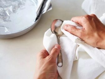 Мельхиоровая посуд: користь і шкода столового посуду з мельхіору. Чим її чистити в домашніх умовах? Що присутній у складі мельхіору, крім міді?