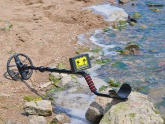 Металошукачі для золота: кращі потужні моделі. Чи реагують вони на золото і як його шукати? Як налаштувати глибинний металошукач?