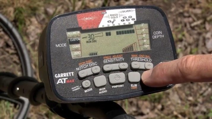 Металошукачі для золота: кращі потужні моделі. Чи реагують вони на золото і як його шукати? Як налаштувати глибинний металошукач?