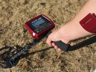 Металошукачі для золота: кращі потужні моделі. Чи реагують вони на золото і як його шукати? Як налаштувати глибинний металошукач?