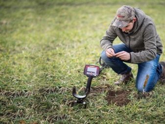 Металошукачі для золота: кращі потужні моделі. Чи реагують вони на золото і як його шукати? Як налаштувати глибинний металошукач?