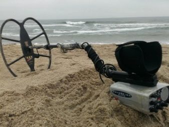 Металошукачі для золота: кращі потужні моделі. Чи реагують вони на золото і як його шукати? Як налаштувати глибинний металошукач?