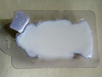 Мило ручної роботи на Новий рік (17 фото): як робити новорічне мило у формі Діда Мороза своїми руками?