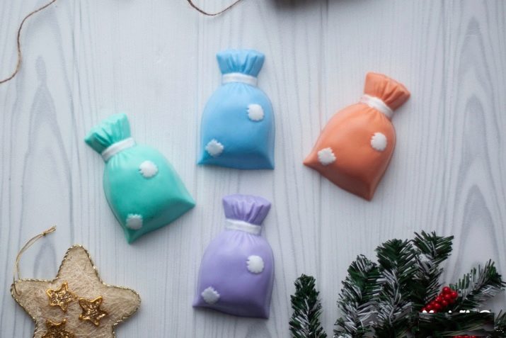 Мило ручної роботи на Новий рік (17 фото): як робити новорічне мило у формі Діда Мороза своїми руками?