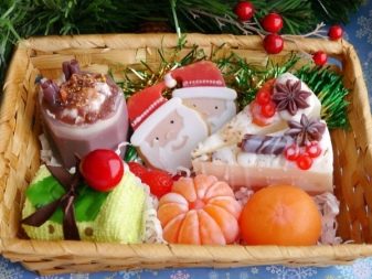 Мило ручної роботи на Новий рік (17 фото): як робити новорічне мило у формі Діда Мороза своїми руками?