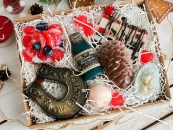 Мило ручної роботи на Новий рік (17 фото): як робити новорічне мило у формі Діда Мороза своїми руками?