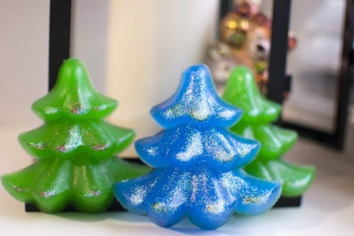 Мило ручної роботи на Новий рік (17 фото): як робити новорічне мило у формі Діда Мороза своїми руками?