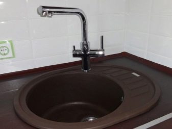 Мийки для кухні Franke (17 фото): товщина металу в кухонних раковинах з нержавіючої сталі, врізні моделі і інші різновиди