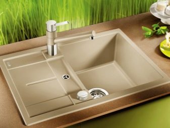 Мийки для кухні Franke (17 фото): товщина металу в кухонних раковинах з нержавіючої сталі, врізні моделі і інші різновиди