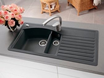 Мийки для кухні Franke (17 фото): товщина металу в кухонних раковинах з нержавіючої сталі, врізні моделі і інші різновиди