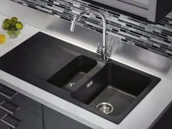 Мийки для кухні Franke (17 фото): товщина металу в кухонних раковинах з нержавіючої сталі, врізні моделі і інші різновиди