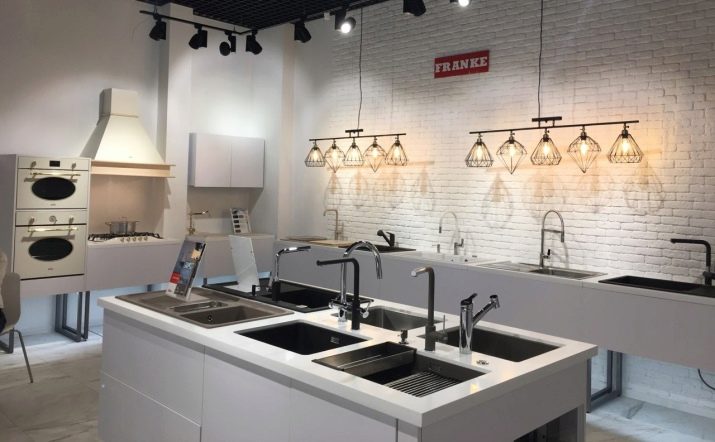 Мийки для кухні Franke (17 фото): товщина металу в кухонних раковинах з нержавіючої сталі, врізні моделі і інші різновиди