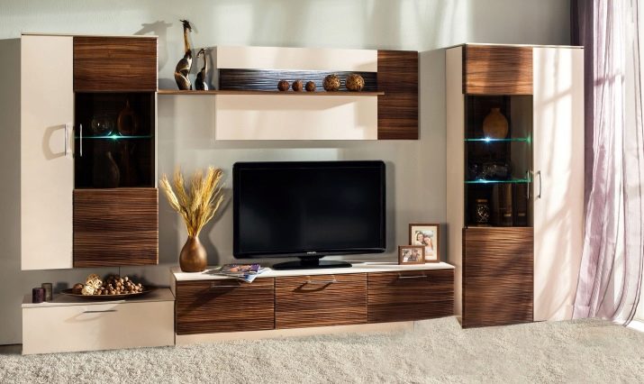 Модульні шафи для вітальні (40 фото): як вибрати сучасний гарнітур в зал з кутовим шафою? Ідеї дизайну вітальні з модульними шафами