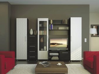 Модульні шафи для вітальні (40 фото): як вибрати сучасний гарнітур в зал з кутовим шафою? Ідеї дизайну вітальні з модульними шафами