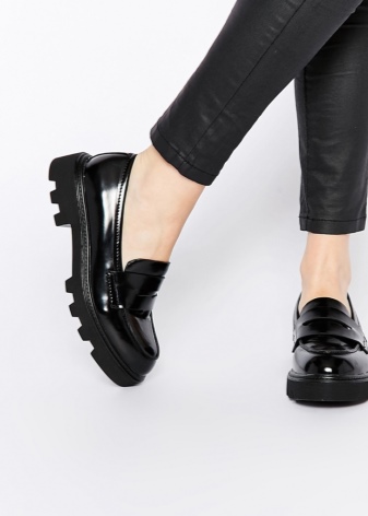 Мокасини на платформі (31 фото): як називаються жіночі моделі і з чим носити