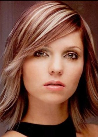 Молодіжні жіночі стрижки на середні волосся (27 фото): модні і красиві зачіски для молодих дівчат з волоссям середньої довжини