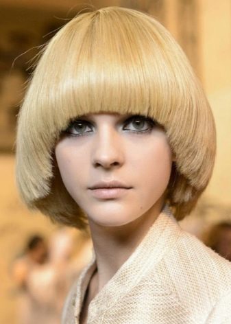 Молодіжні жіночі стрижки на середні волосся (27 фото): модні і красиві зачіски для молодих дівчат з волоссям середньої довжини