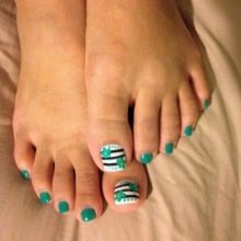 Морської педикюр (54 фото): дизайн в морському стилі 2020, модні літні тенденції декору з морськими зірками