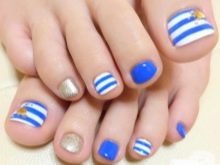 Морської педикюр (54 фото): дизайн в морському стилі 2020, модні літні тенденції декору з морськими зірками