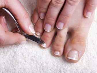 Морської педикюр (54 фото): дизайн в морському стилі 2020, модні літні тенденції декору з морськими зірками