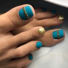 Морської педикюр (54 фото): дизайн в морському стилі 2020, модні літні тенденції декору з морськими зірками