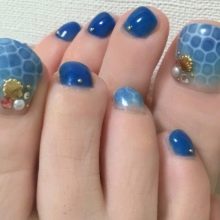 Морської педикюр (54 фото): дизайн в морському стилі 2020, модні літні тенденції декору з морськими зірками