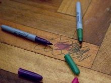 Ніж відтерти маркер з різних поверхонь? Як стерти з пластику, шпалер, з меблів і лінолеуму
