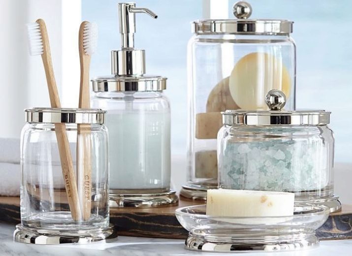 Набір для ванної кімнати: мильниці і склянки для зубних щіток, інші приналежності. Як вибрати набір для ванної?