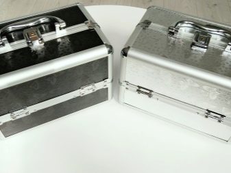 Набір косметики для макіяжу у валізці: різновиди б’юті-кейсів для жінок, професійні косметичні набори у валізі для дівчат