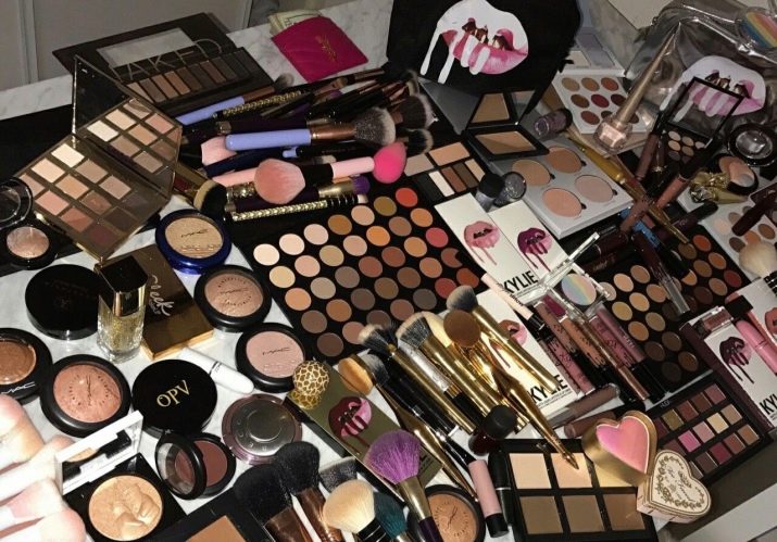 Набір косметики для макіяжу у валізці: різновиди б’юті-кейсів для жінок, професійні косметичні набори у валізі для дівчат