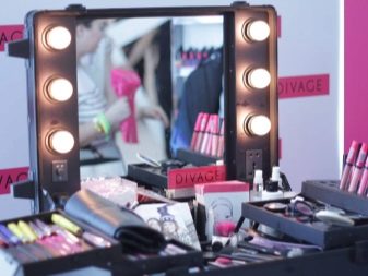 Набір косметики для макіяжу у валізці: різновиди б’юті-кейсів для жінок, професійні косметичні набори у валізі для дівчат