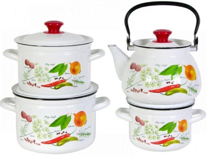 Набори емальованих каструль: опис наборів зі скляною кришкою, з чайником і інших варіантів, правила вибору посуду