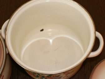 Набори емальованих каструль: опис наборів зі скляною кришкою, з чайником і інших варіантів, правила вибору посуду