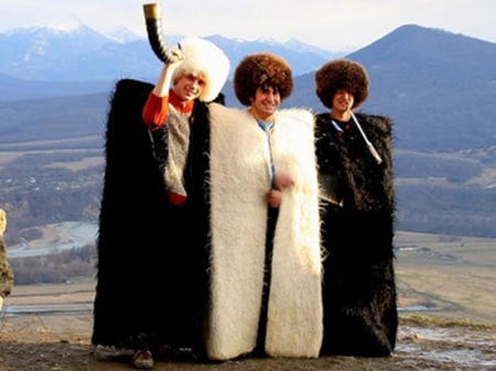 Національний костюм осетин (46 фото): жіночий і чоловічий весільний осетинський наряд