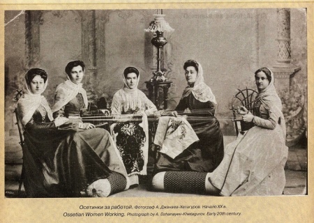 Національний костюм осетин (46 фото): жіночий і чоловічий весільний осетинський наряд