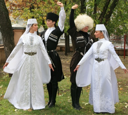 Національний костюм осетин (46 фото): жіночий і чоловічий весільний осетинський наряд