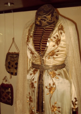 Національний костюм осетин (46 фото): жіночий і чоловічий весільний осетинський наряд