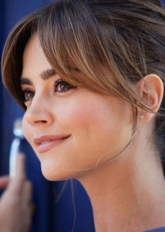 Накладна чубчик: огляд накладних чілок з натуральних і штучних волосся на заколках