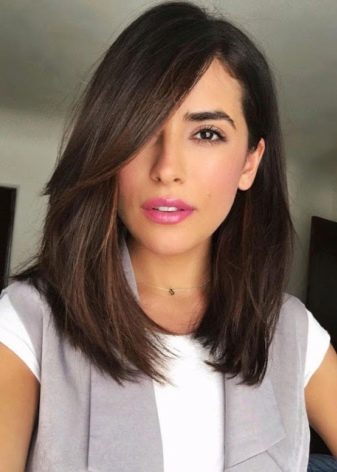 Накладна чубчик: огляд накладних чілок з натуральних і штучних волосся на заколках