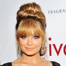 Накладна чубчик: огляд накладних чілок з натуральних і штучних волосся на заколках