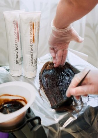 Накладна чубчик: огляд накладних чілок з натуральних і штучних волосся на заколках