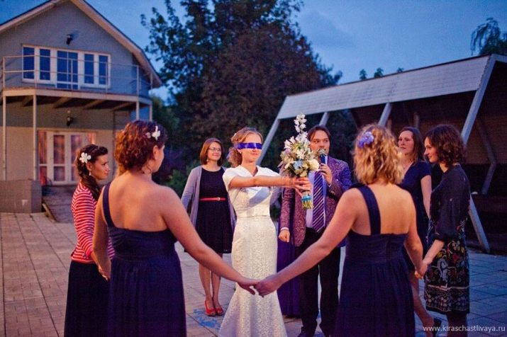 Наречена кидає букет: традиція кидання букета на весіллі. Чи можна кидати свій і як оригінально це зробити? Шукаємо альтернативу