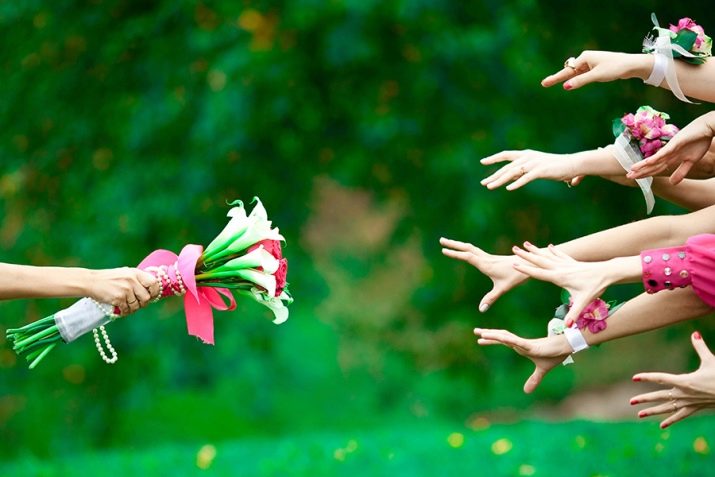 Наречена кидає букет: традиція кидання букета на весіллі. Чи можна кидати свій і як оригінально це зробити? Шукаємо альтернативу