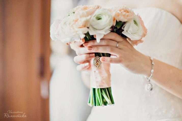 Наречена кидає букет: традиція кидання букета на весіллі. Чи можна кидати свій і як оригінально це зробити? Шукаємо альтернативу