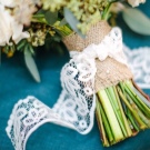 Наречена кидає букет: традиція кидання букета на весіллі. Чи можна кидати свій і як оригінально це зробити? Шукаємо альтернативу